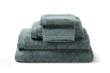 Serviette de bain moderne, de couleur Eucalyptus en coton de la collection COMO