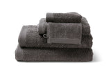 Serviette de bain moderne, de couleur Grey Charcoal en coton de la collection COMO